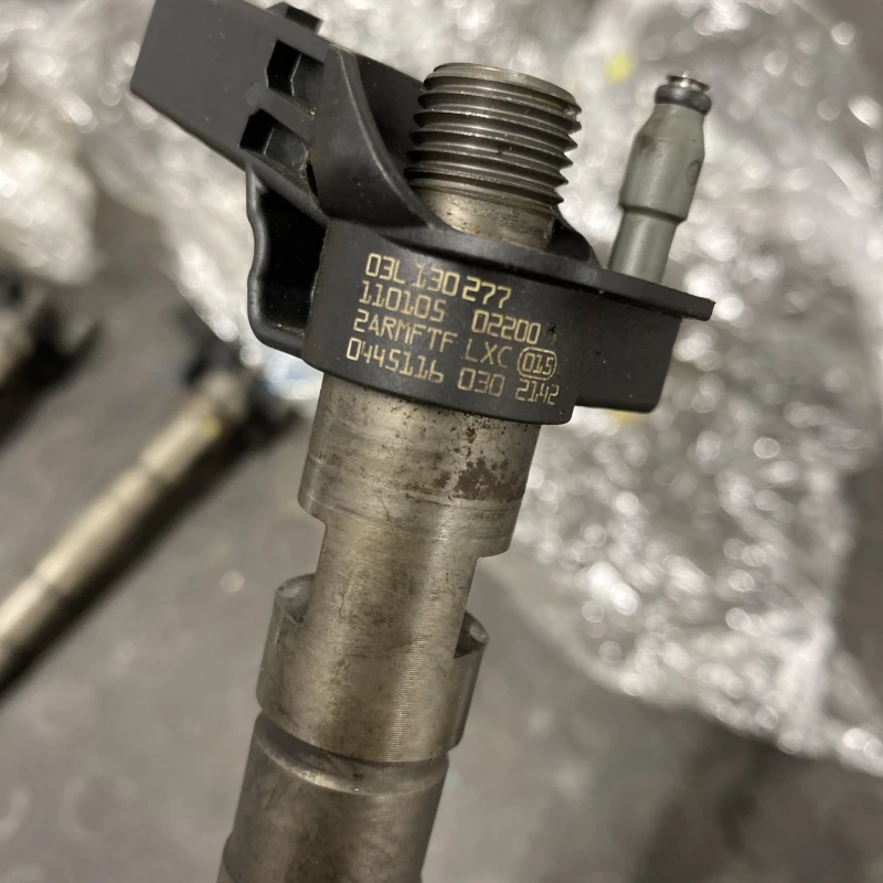 Injector / Volkswagen Passat B6 2010 / Motor, racire si evacuare
