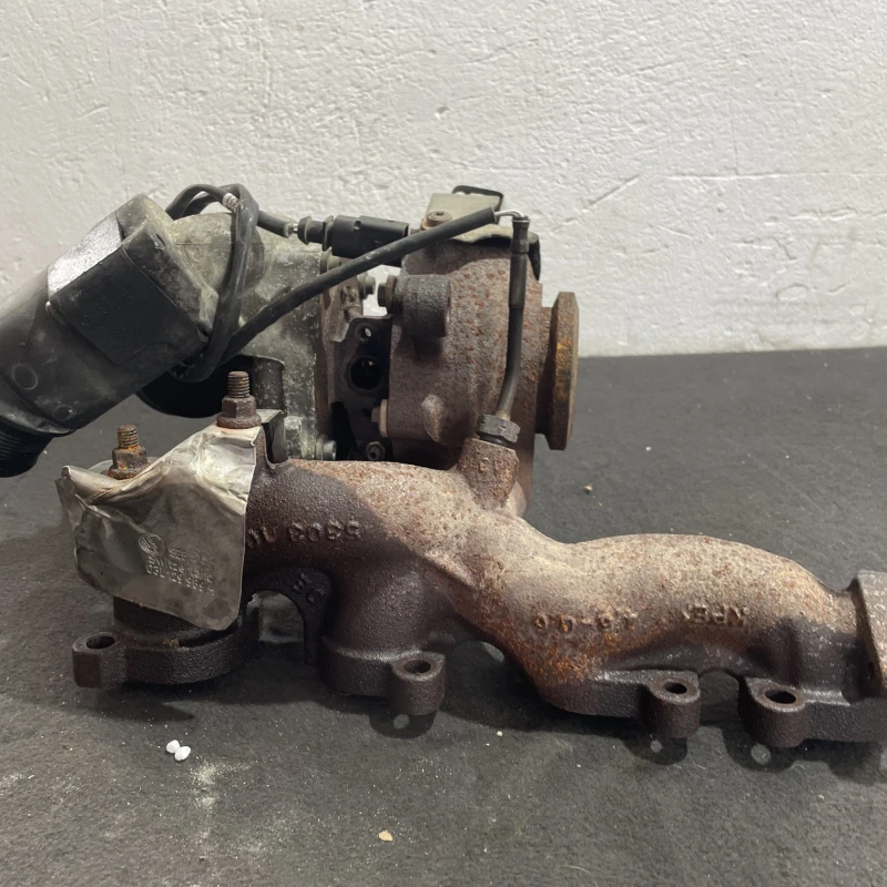 Turbosuflanta turbo turbina / Volkswagen Passat B6 2010 / Motor, racire si evacuare