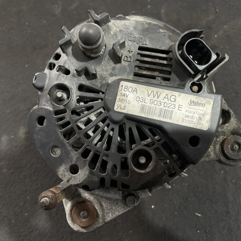 Alternator / Volkswagen Passat B6 2010 / Motor, racire si evacuare