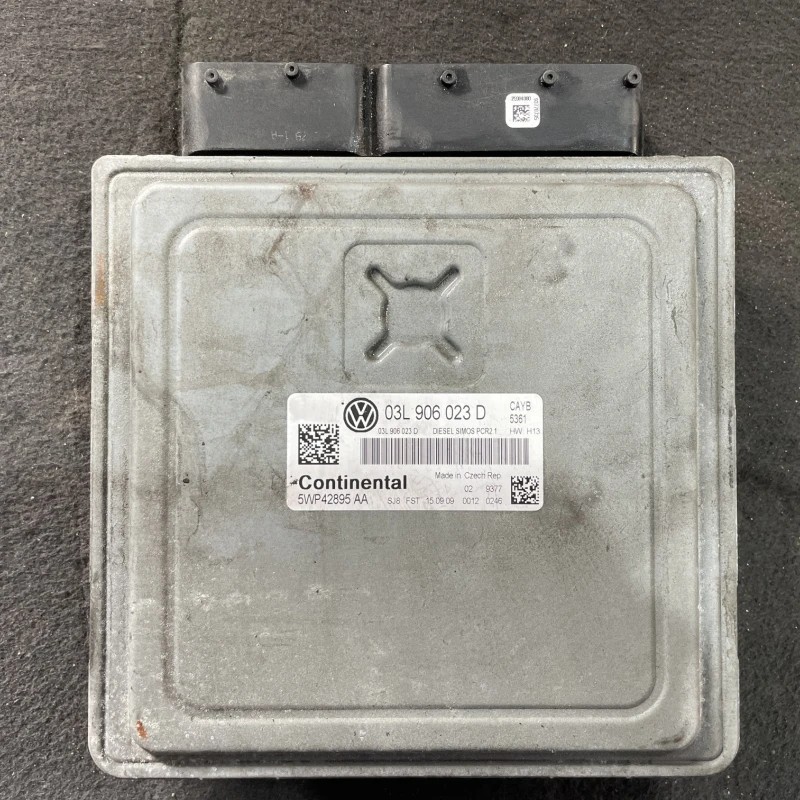 Calculator motor ecu Volkswagen Polo 6R 2011