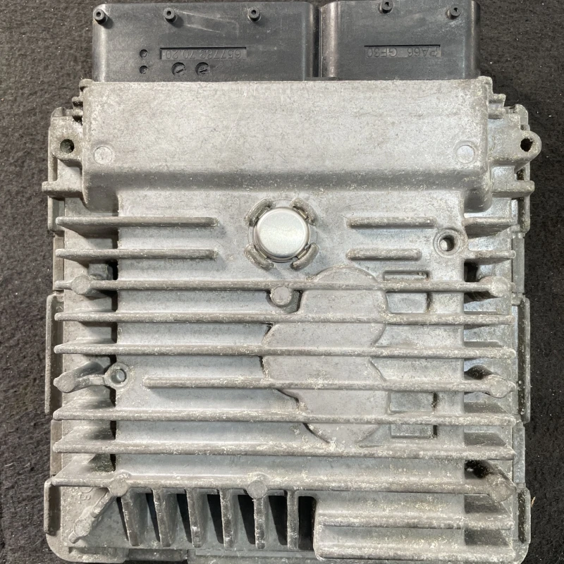 Calculator motor ecu / Volkswagen Polo 6R 2011 / Audio si electronice