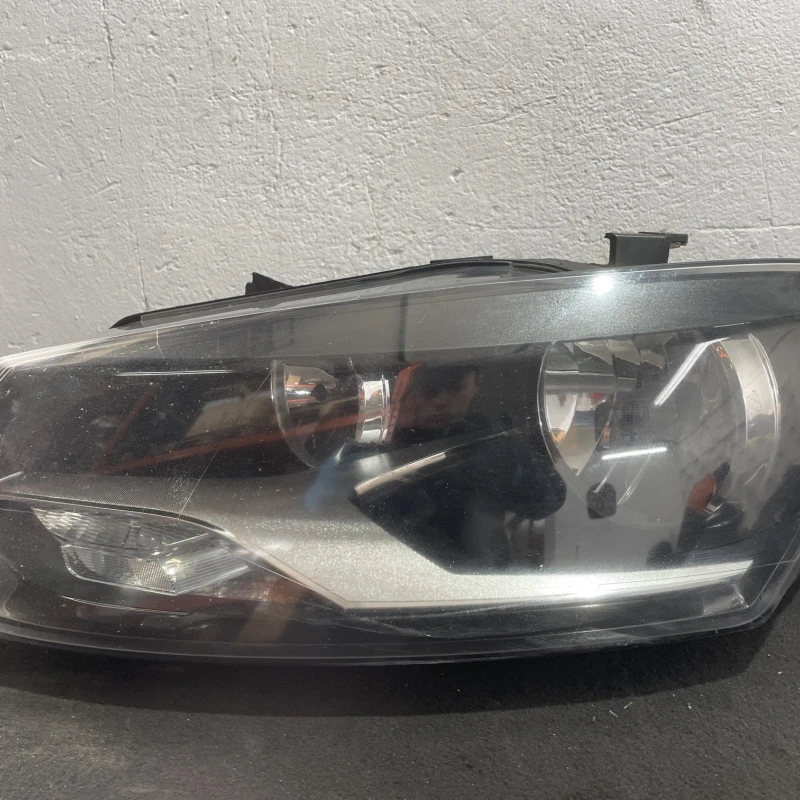Far stanga / Volkswagen Polo 6R 2011 / Caroserie, oglinzi si faruri