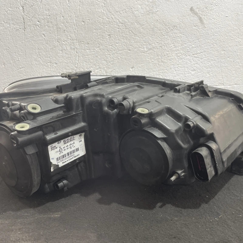 Far stanga / Volkswagen Polo 6R 2011 / Caroserie, oglinzi si faruri