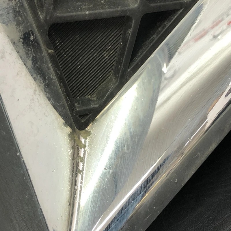 Grila radiator cu emblema / Nissan Navara D40 2011 / Caroserie, oglinzi si faruri