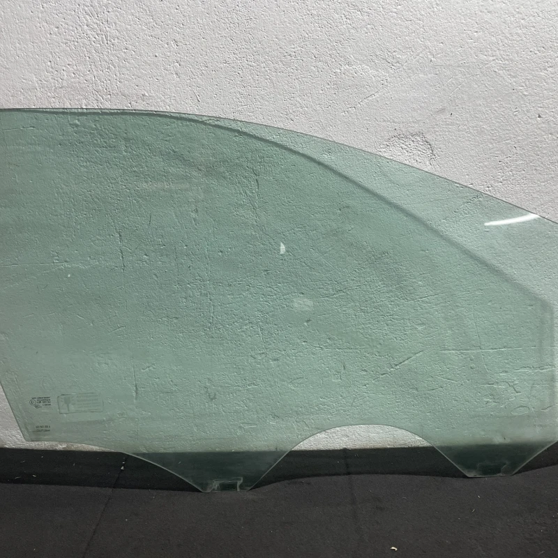 Geam dreapta fata Volkswagen 