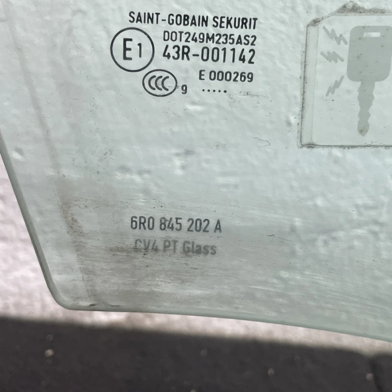 Geam dreapta fata / Volkswagen Polo 6R 2011 / Caroserie, oglinzi si faruri