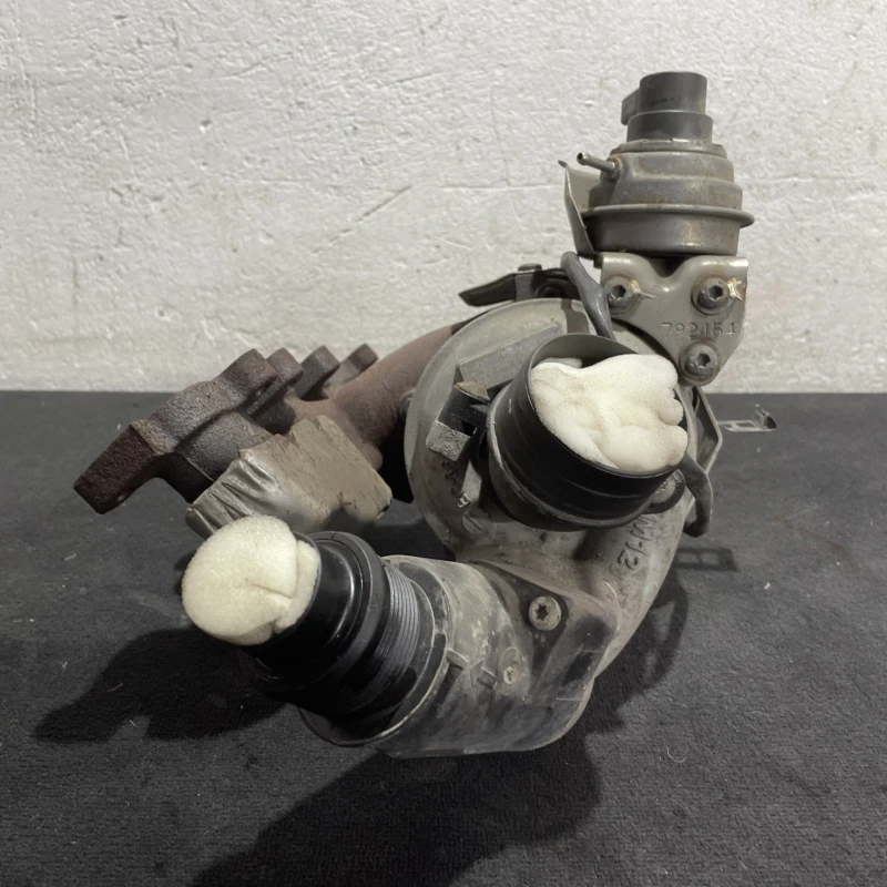Turbosuflanta turbo turbina / Volkswagen Golf MK6 2012 / Motor, racire si evacuare
