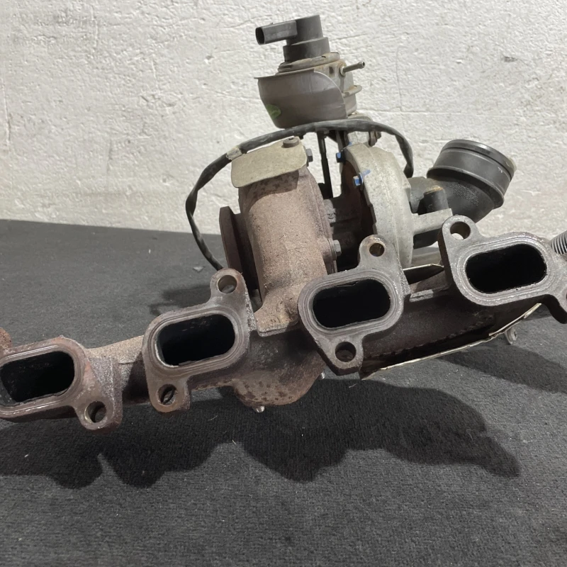 Turbosuflanta turbo turbina / Volkswagen Golf MK6 2012 / Motor, racire si evacuare