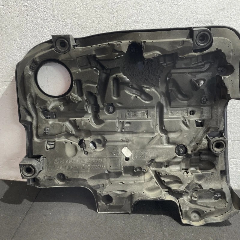 Capac motor / Volkswagen Touran 1T 2008 / Motor, racire si evacuare