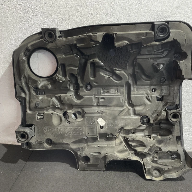 Capac motor / Volkswagen Touran 1T 2008 / Motor, racire si evacuare