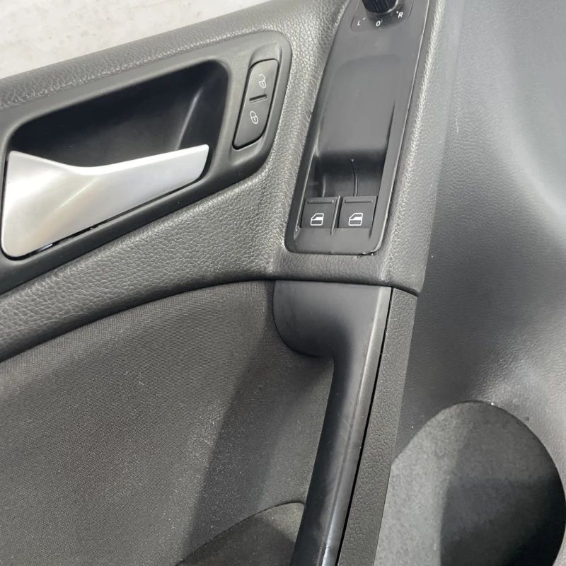 Panou tapiterie usa stanga fata / Volkswagen Golf MK6 2012 / Interior