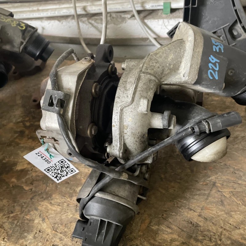 Turbosuflanta turbo turbina / Volkswagen Passat B7 2011 / Motor, racire si evacuare