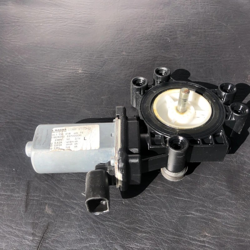 Motoras geam stanga fata / Fiat 500 Abarth 2009 / Audio si electronice