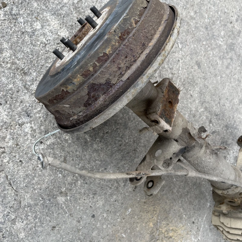 Punte spate / Nissan Navara D40 2011 / Directie si suspensie