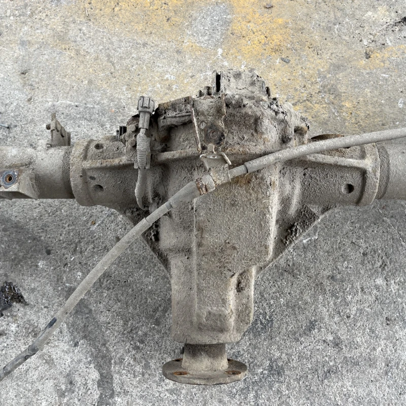 Punte spate / Nissan Navara D40 2011 / Directie si suspensie