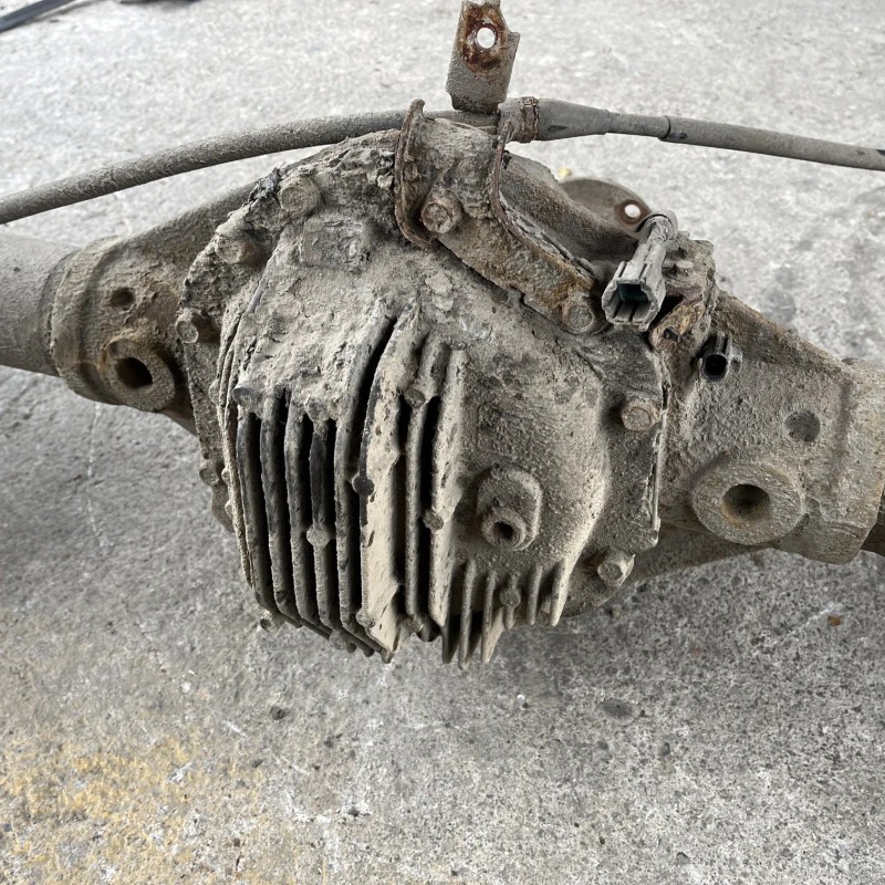 Punte spate / Nissan Navara D40 2011 / Directie si suspensie