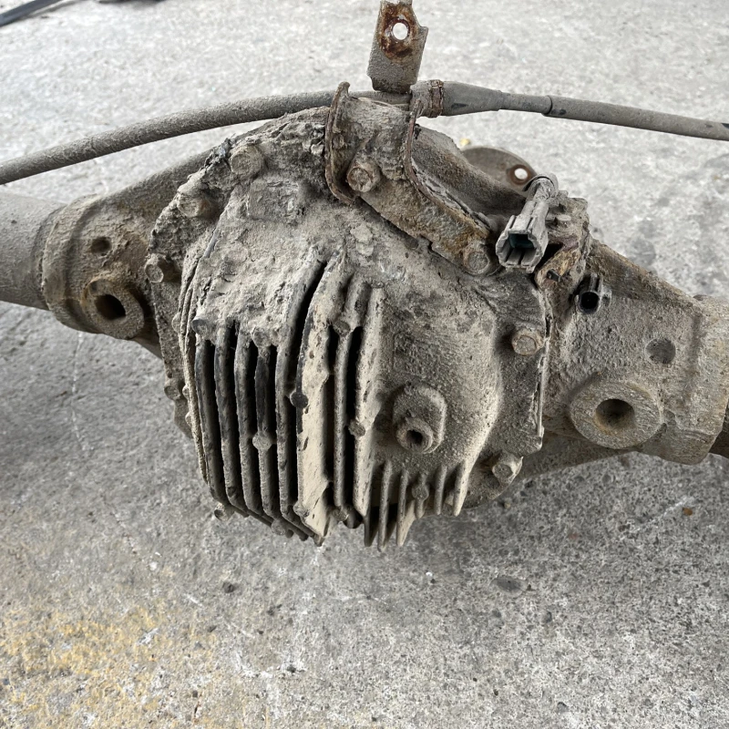 Punte spate / Nissan Navara D40 2011 / Directie si suspensie