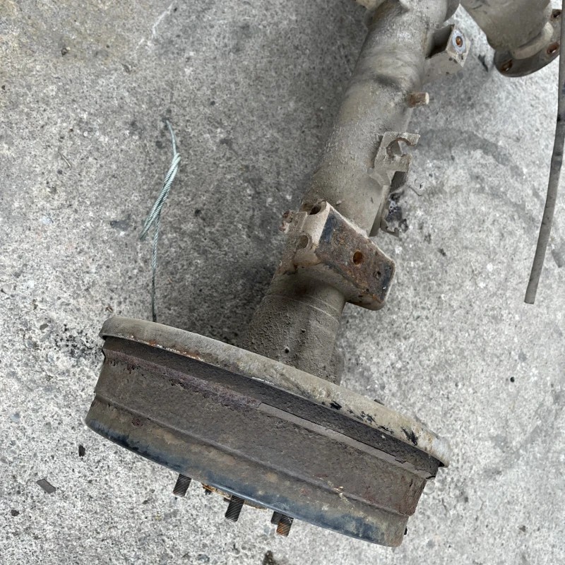 Punte spate / Nissan Navara D40 2011 / Directie si suspensie