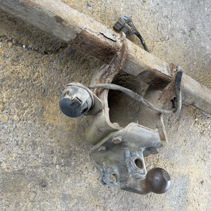 Carlig remorcare / Nissan Navara D40 2011 / Caroserie, oglinzi si faruri
