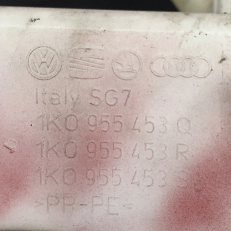 Vas lichid parbriz strop gel / Audi A3 8P 2011 / Caroserie, oglinzi si faruri
