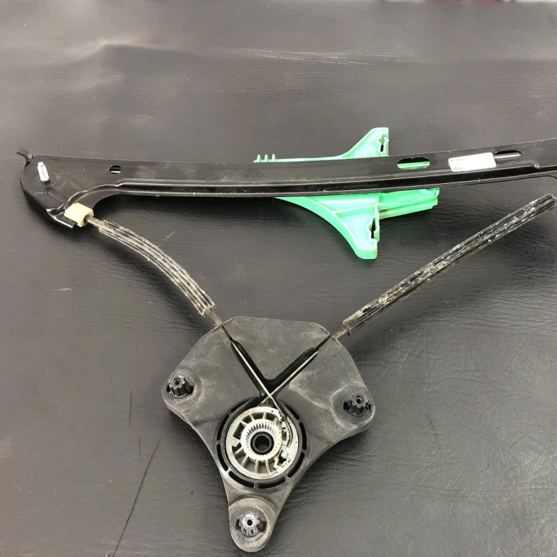 Macara geam stanga spate Volkswagen 