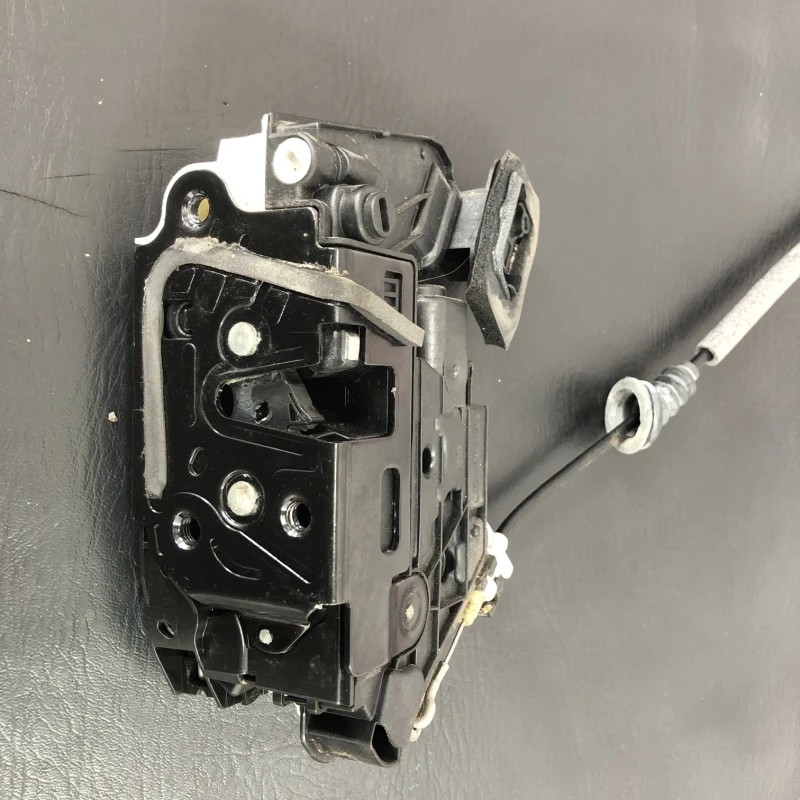 Iala broasca usa stanga spate / Volkswagen Golf MK7 2014 / Caroserie, oglinzi si faruri