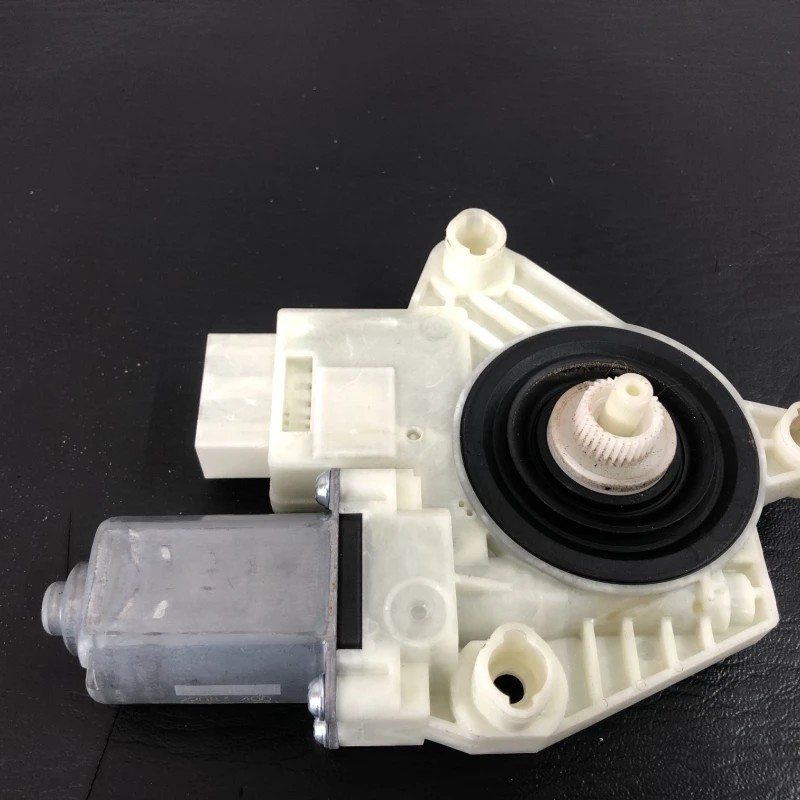 Motoras geam stanga spate / Volkswagen Golf MK7 2014 / Audio si electronice