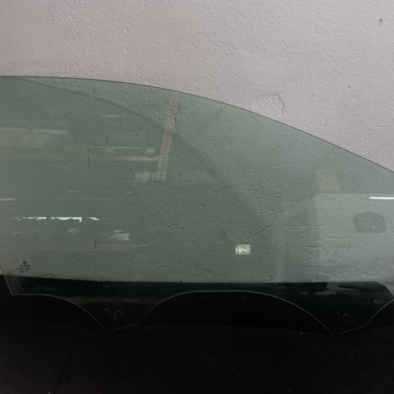 Geam dreapta fata Volkswagen 