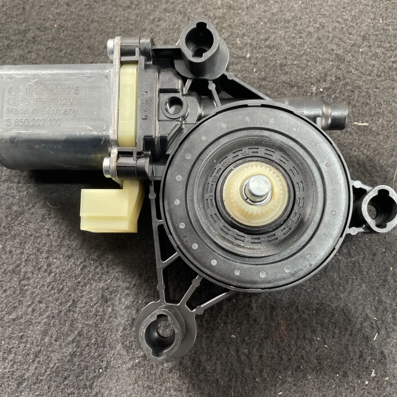 Motoras geam dreapta fata Volkswagen 