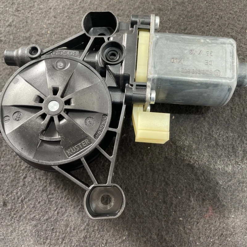Motoras geam dreapta fata / Volkswagen Golf MK7 2014 / Audio si electronice