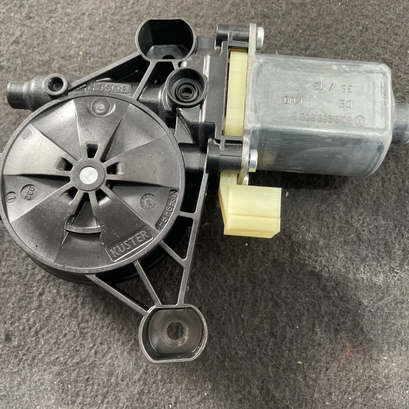 Motoras geam dreapta fata / Volkswagen Golf MK7 2014 / Audio si electronice