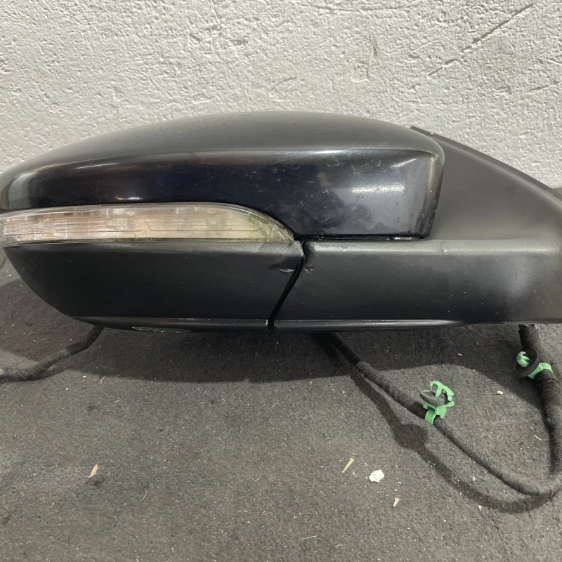 Oglinda dreapta / Volkswagen Passat B7 2011 / Caroserie, oglinzi si faruri