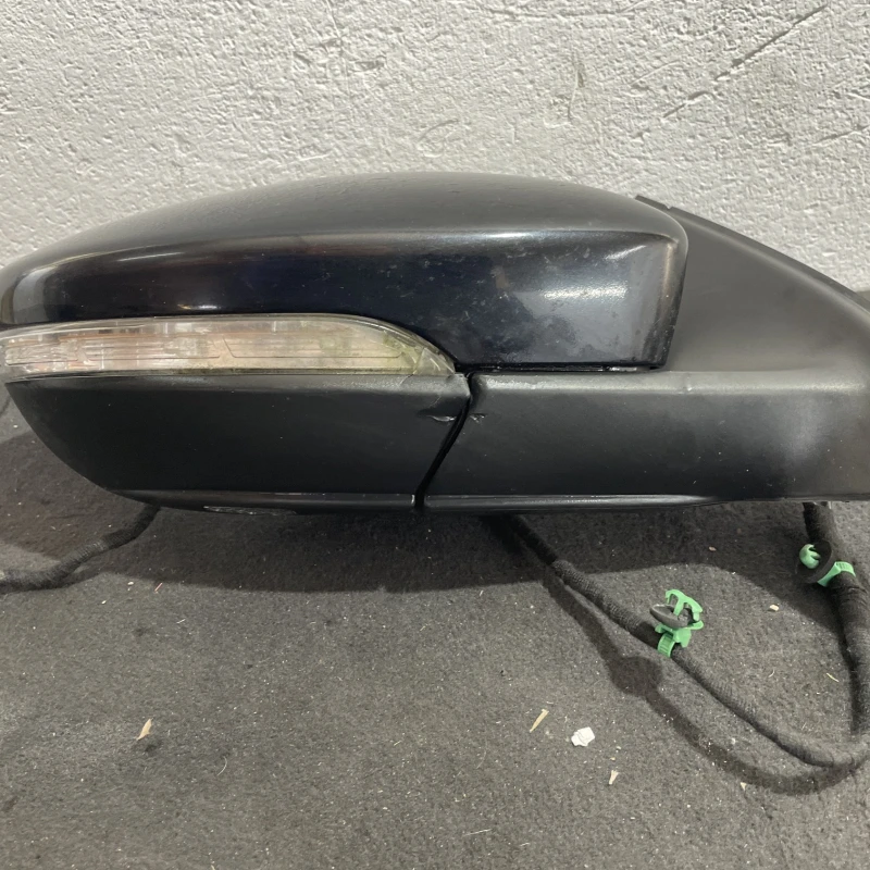 Oglinda dreapta / Volkswagen Passat B7 2011 / Caroserie, oglinzi si faruri