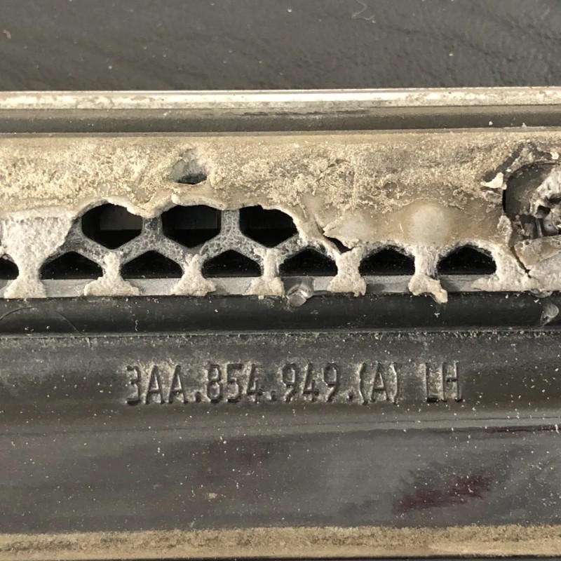 Bandou usa stanga spate / Volkswagen Passat B7 2011 / Caroserie, oglinzi si faruri