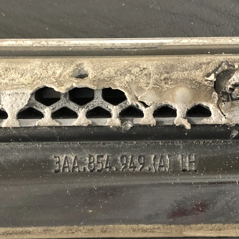 Bandou usa stanga spate / Volkswagen Passat B7 2011 / Caroserie, oglinzi si faruri