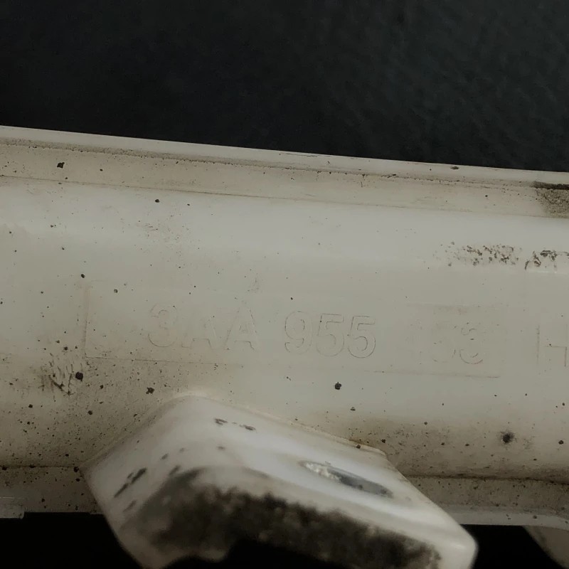 Vas lichid parbriz strop gel / Volkswagen Passat B7 2011 / Caroserie, oglinzi si faruri