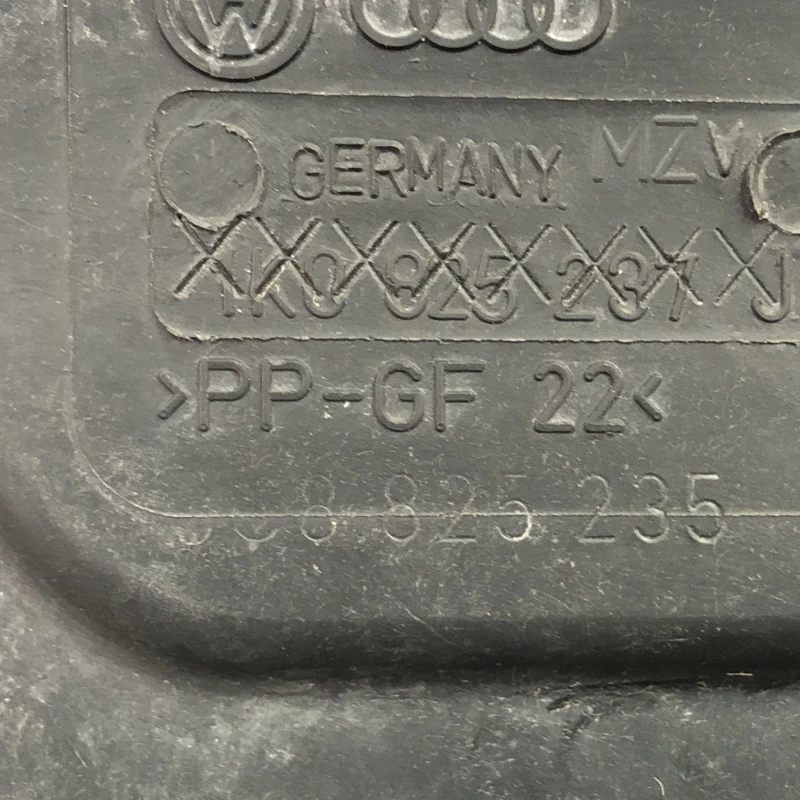 Scut motor / Volkswagen Passat B7 2011 / Caroserie, oglinzi si faruri