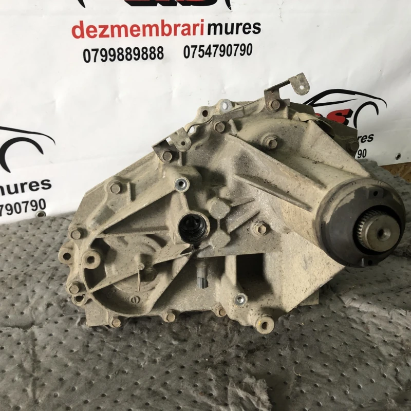 Cutie de transfer spate / Nissan Navara D40 2011 / Cutie viteze, ambreiaj, transmisie