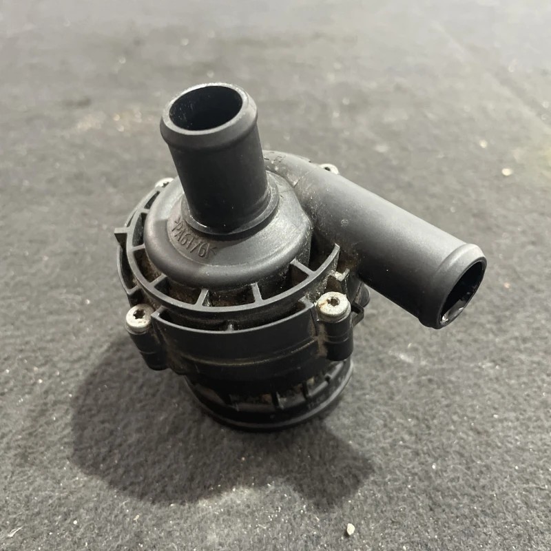 Pompa auxiliara recirculare apa / Nissan Navara D40 2011 / Motor, racire si evacuare
