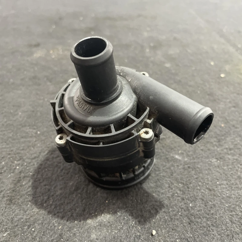 Pompa auxiliara recirculare apa / Nissan Navara D40 2011 / Motor, racire si evacuare