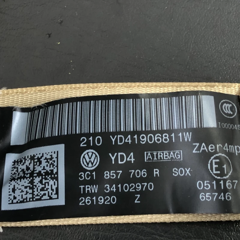 Centura dreapta fata / Volkswagen Passat B7 2012 / Interior