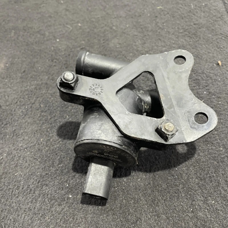 Pompa auxiliara recirculare apa / Volkswagen Passat B6 2007 / Motor, racire si evacuare