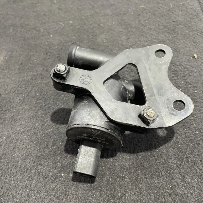 Pompa auxiliara recirculare apa / Volkswagen Passat B6 2007 / Motor, racire si evacuare