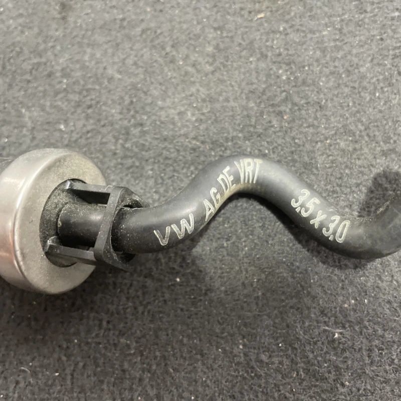 Furtun retur injectoare / Volkswagen Passat B6 2009 / Motor, racire si evacuare