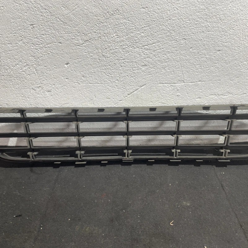 Grila bara fata / Volkswagen Passat B6 2009 / Caroserie, oglinzi si faruri