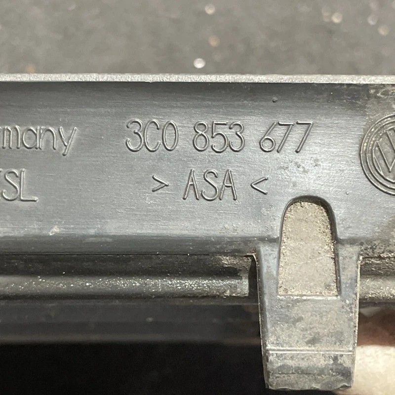 Grila bara fata / Volkswagen Passat B6 2009 / Caroserie, oglinzi si faruri