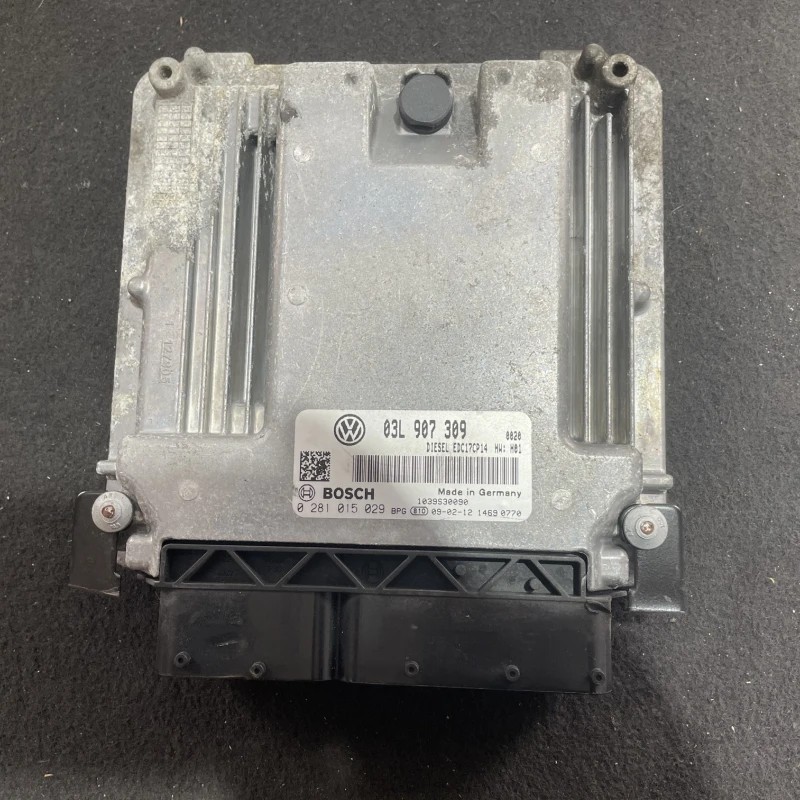 Calculator motor ecu / Volkswagen Passat B6 2009 / Audio si electronice