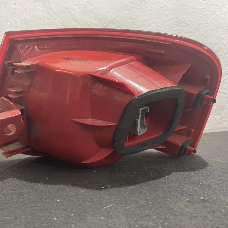 Stop stanga caroserie led / Volkswagen Passat B6 2009 / Caroserie, oglinzi si faruri