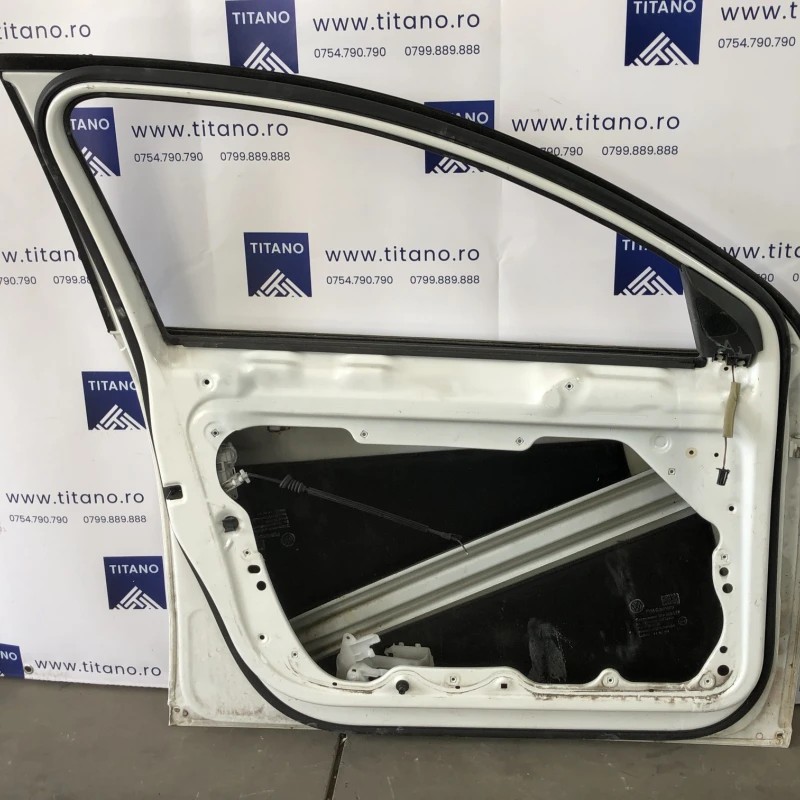 Usa stanga fata / Volkswagen Passat B7 2012 / Caroserie, oglinzi si faruri