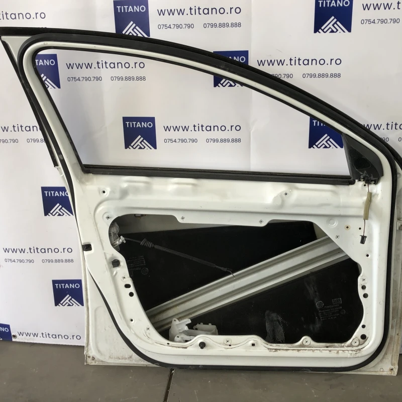 Usa stanga fata / Volkswagen Passat B7 2012 / Caroserie, oglinzi si faruri